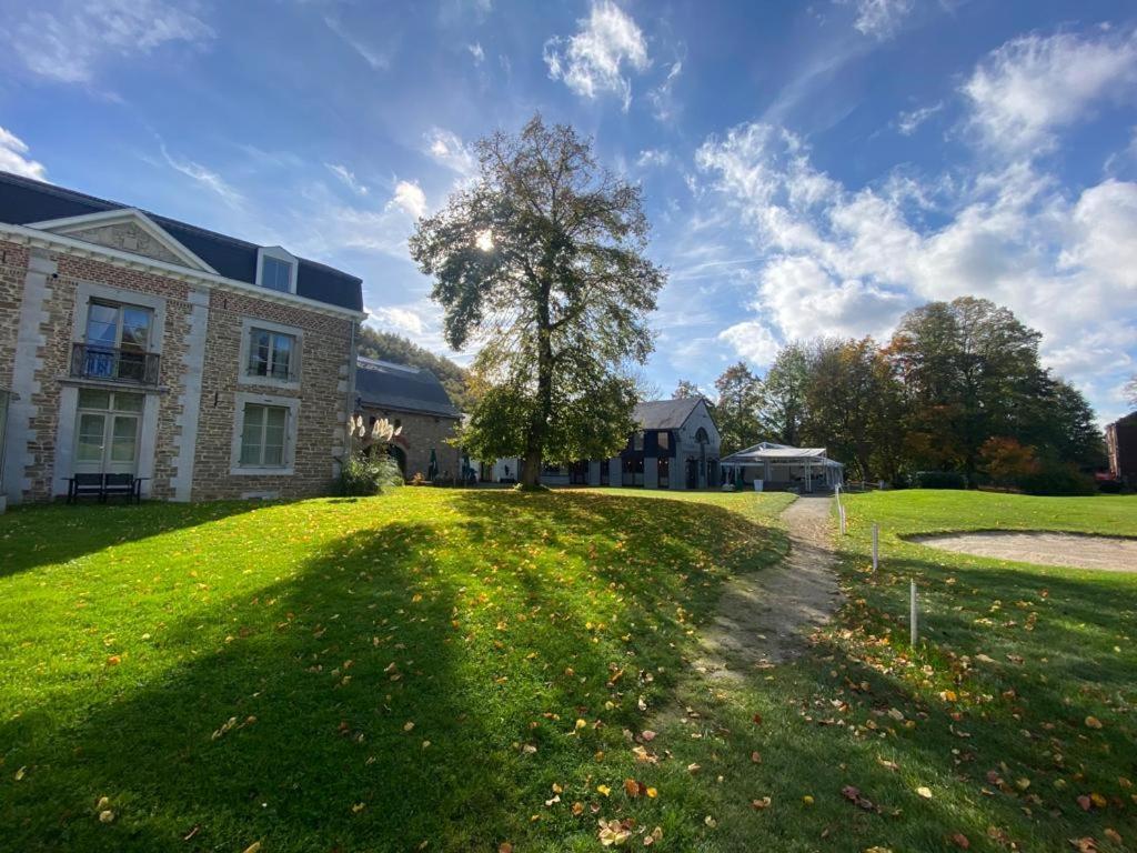 La Chambre Et Le Studio Du Chateau Du Golf De Bernalmont Liège Eksteriør billede