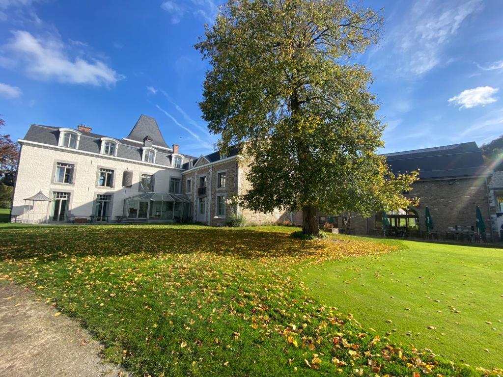 La Chambre Et Le Studio Du Chateau Du Golf De Bernalmont Liège Eksteriør billede